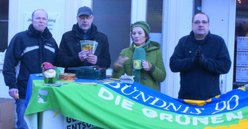 Die Vier von der Elektrotankstelle!